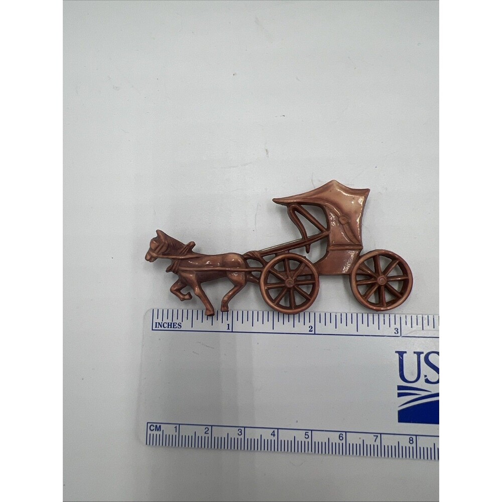 Vintage 1940s Copper Brown Horse Drawn Carriage Celluloid Brooch Pin C Clasp - Picture 8 of 9